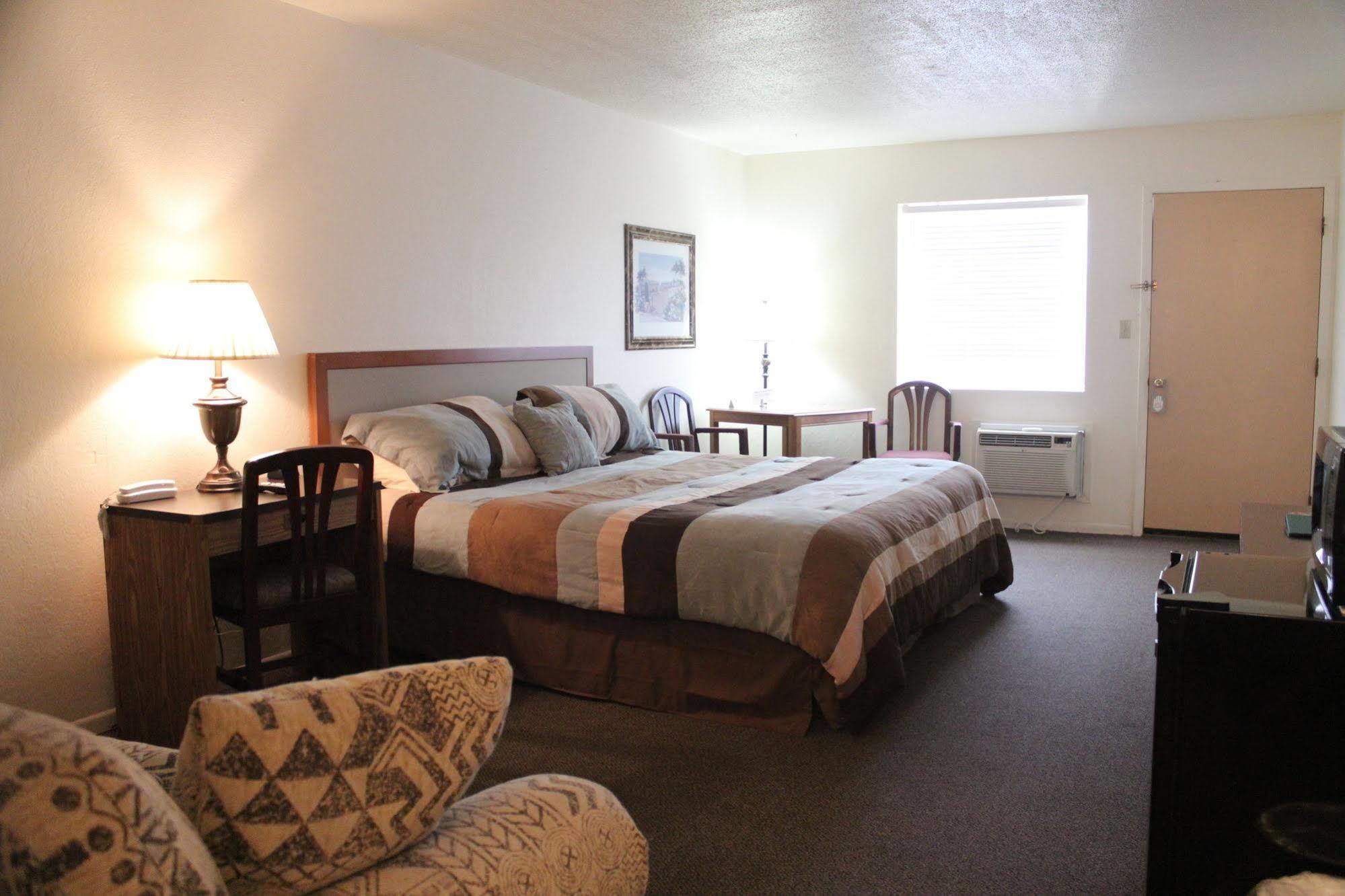 Motel The Lake House